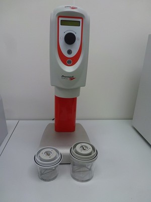 Vacuum mixer
